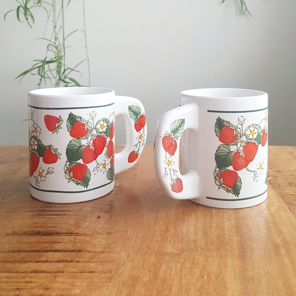Set of 2 Vintage Strawberry Mugs - Picture 2 of 5
